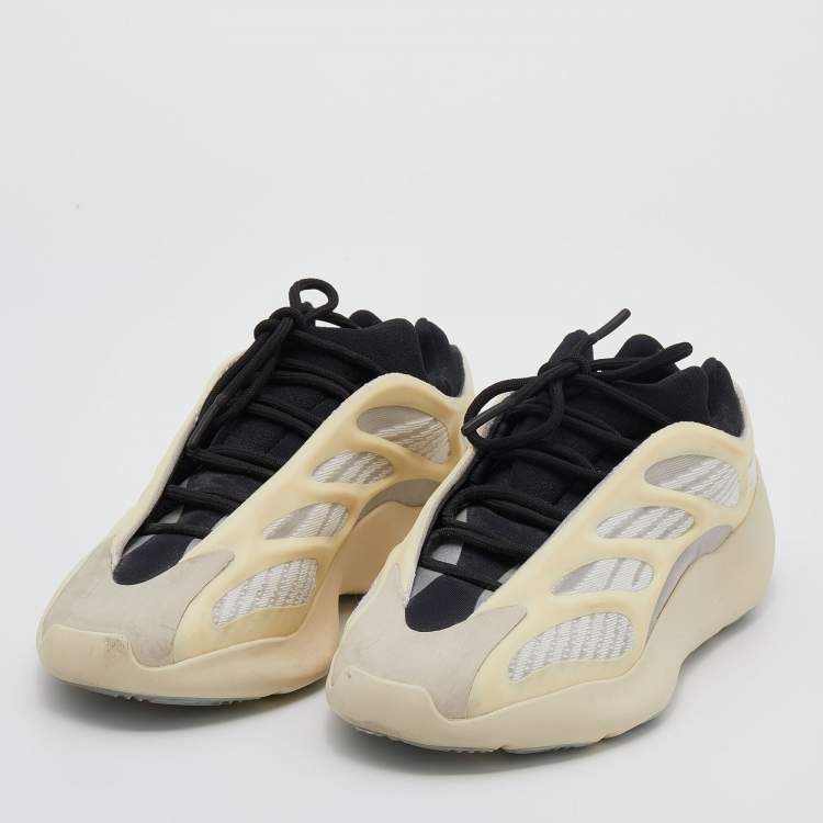 Yeezy 700 Cream/black