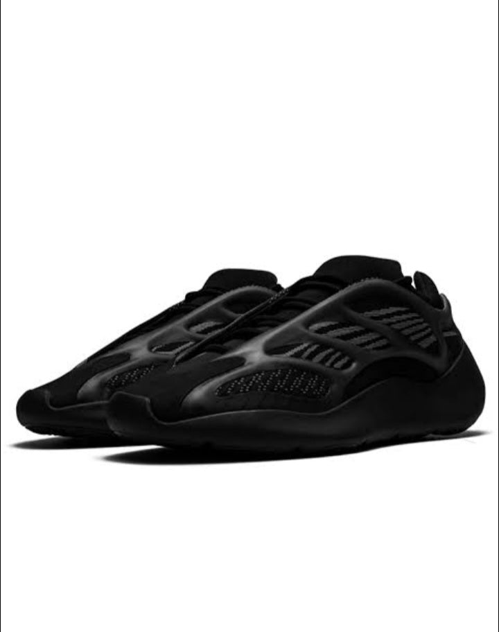 Yeezy 700 black